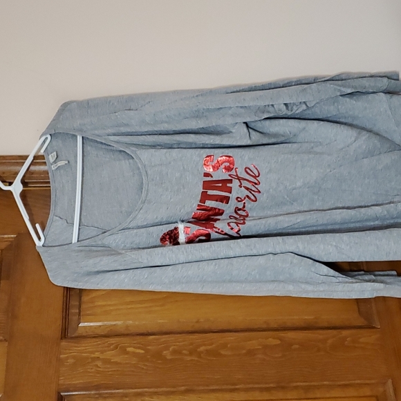 Cato Tops - Cato 22/24W long sleeve gray Santa's Favorite good condition tunic, band on hem.